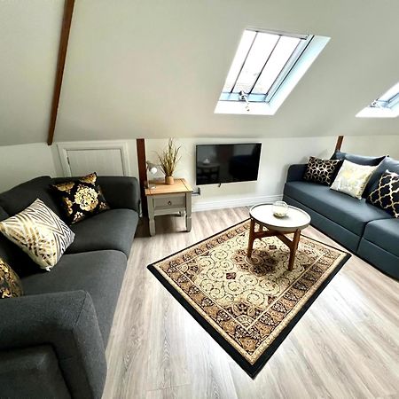 Glastonbury Secret Retreat - 1 Bd Split-Level Apt, Sleeps 3 المظهر الخارجي الصورة