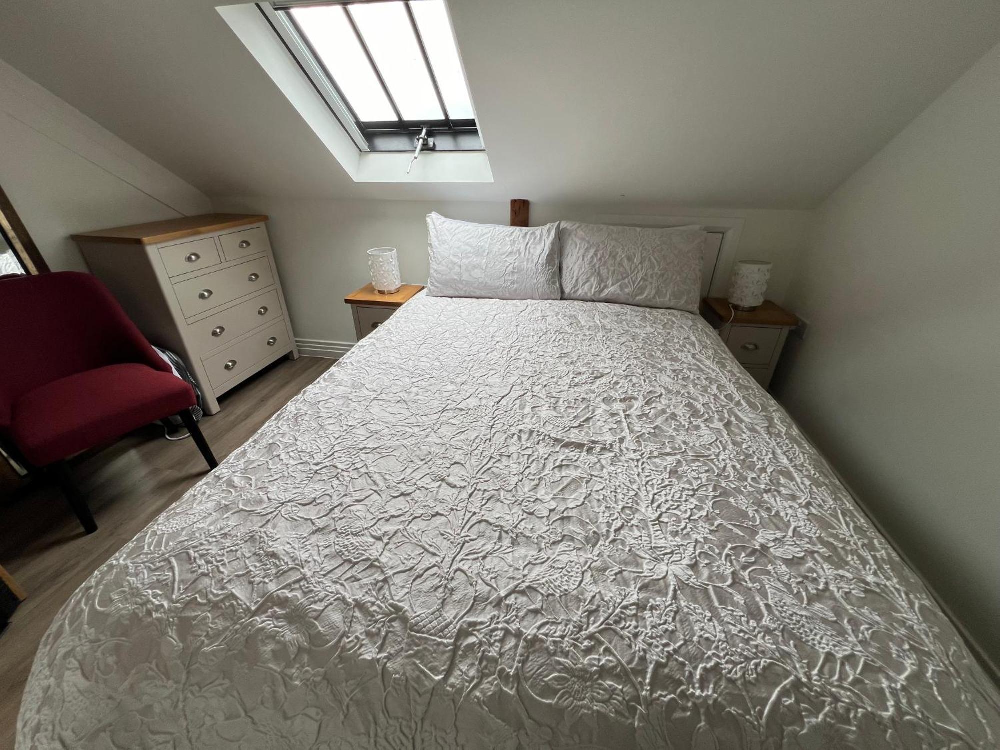 Glastonbury Secret Retreat - 1 Bd Split-Level Apt, Sleeps 3 المظهر الخارجي الصورة