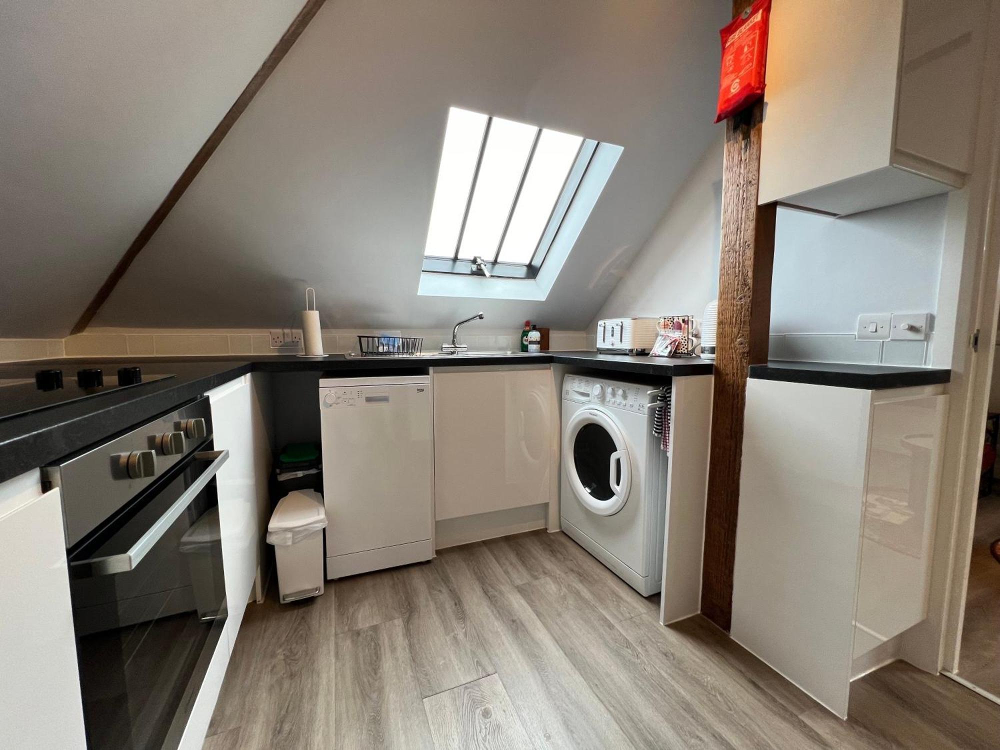 Glastonbury Secret Retreat - 1 Bd Split-Level Apt, Sleeps 3 المظهر الخارجي الصورة