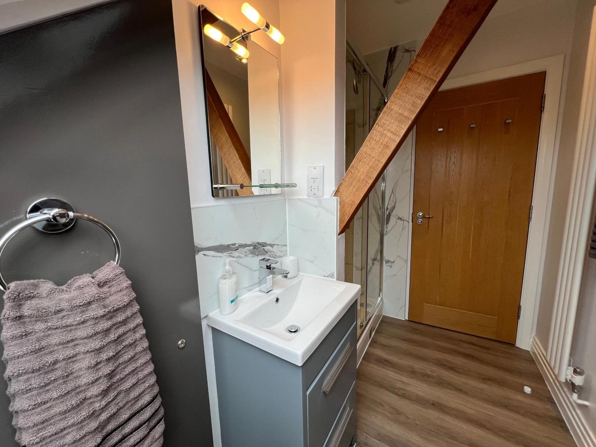 Glastonbury Secret Retreat - 1 Bd Split-Level Apt, Sleeps 3 المظهر الخارجي الصورة