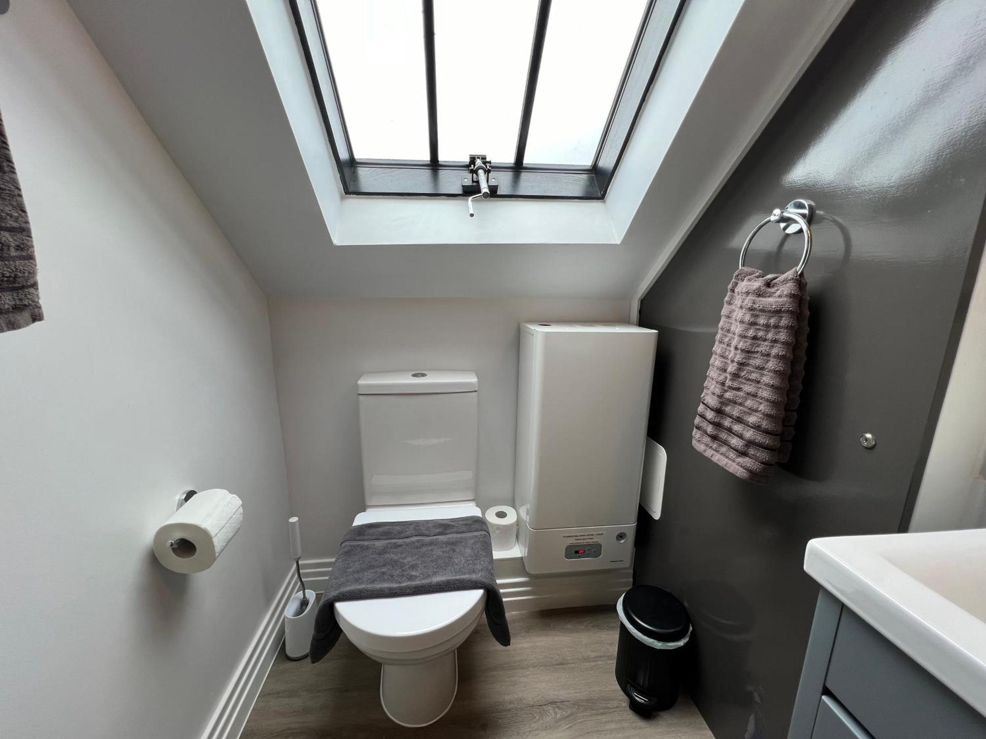 Glastonbury Secret Retreat - 1 Bd Split-Level Apt, Sleeps 3 المظهر الخارجي الصورة