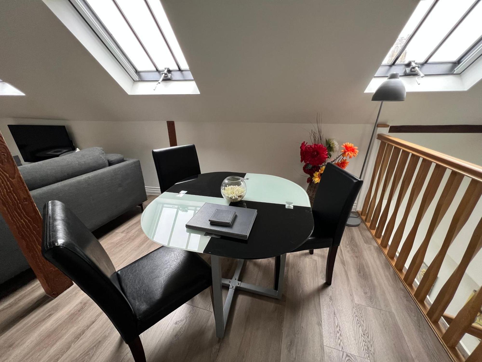 Glastonbury Secret Retreat - 1 Bd Split-Level Apt, Sleeps 3 المظهر الخارجي الصورة