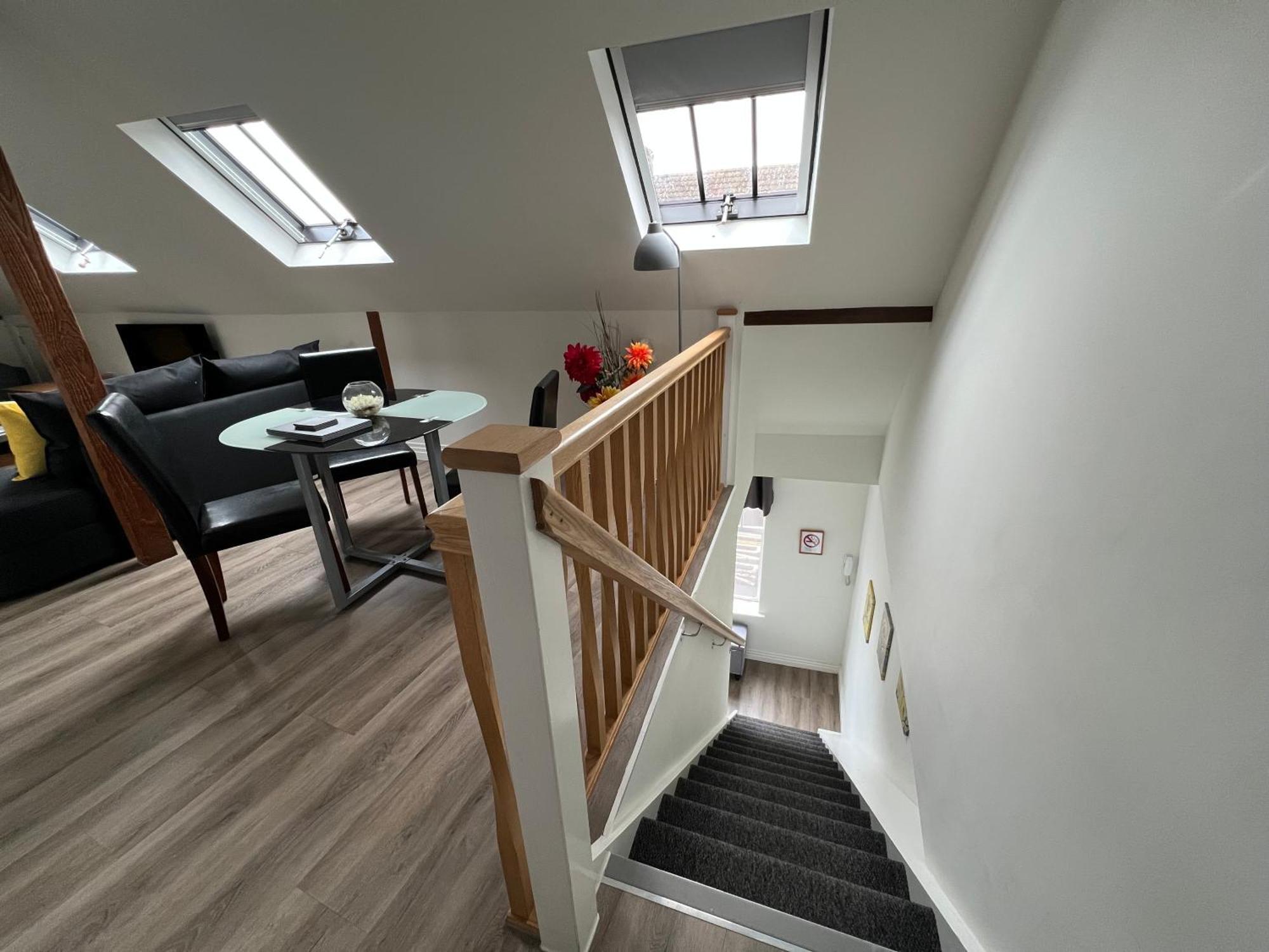 Glastonbury Secret Retreat - 1 Bd Split-Level Apt, Sleeps 3 المظهر الخارجي الصورة