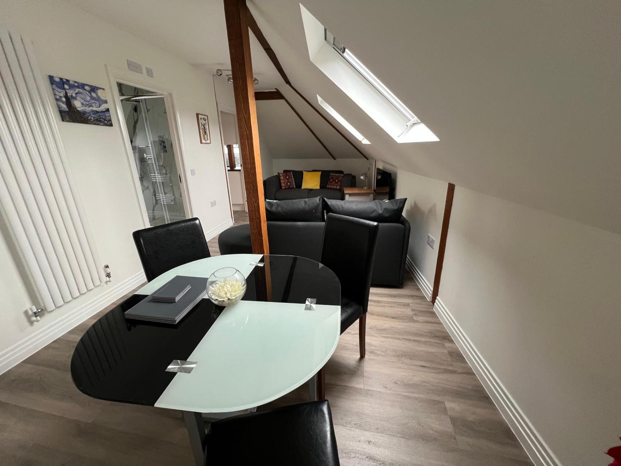 Glastonbury Secret Retreat - 1 Bd Split-Level Apt, Sleeps 3 المظهر الخارجي الصورة
