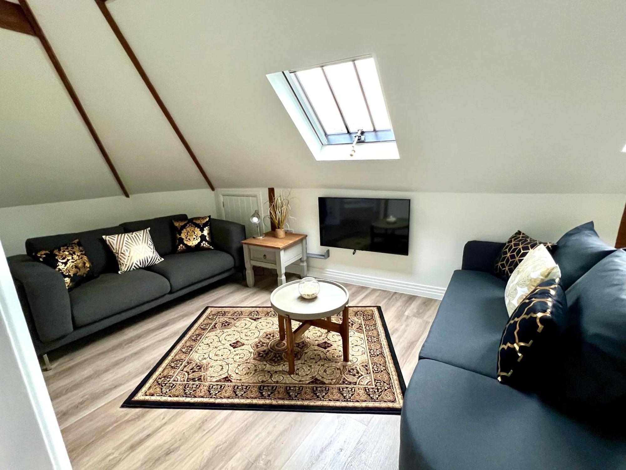 Glastonbury Secret Retreat - 1 Bd Split-Level Apt, Sleeps 3 المظهر الخارجي الصورة