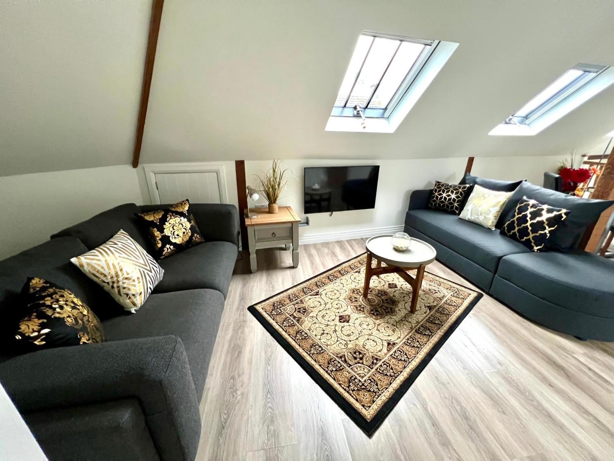 Glastonbury Secret Retreat - 1 Bd Split-Level Apt, Sleeps 3 المظهر الخارجي الصورة