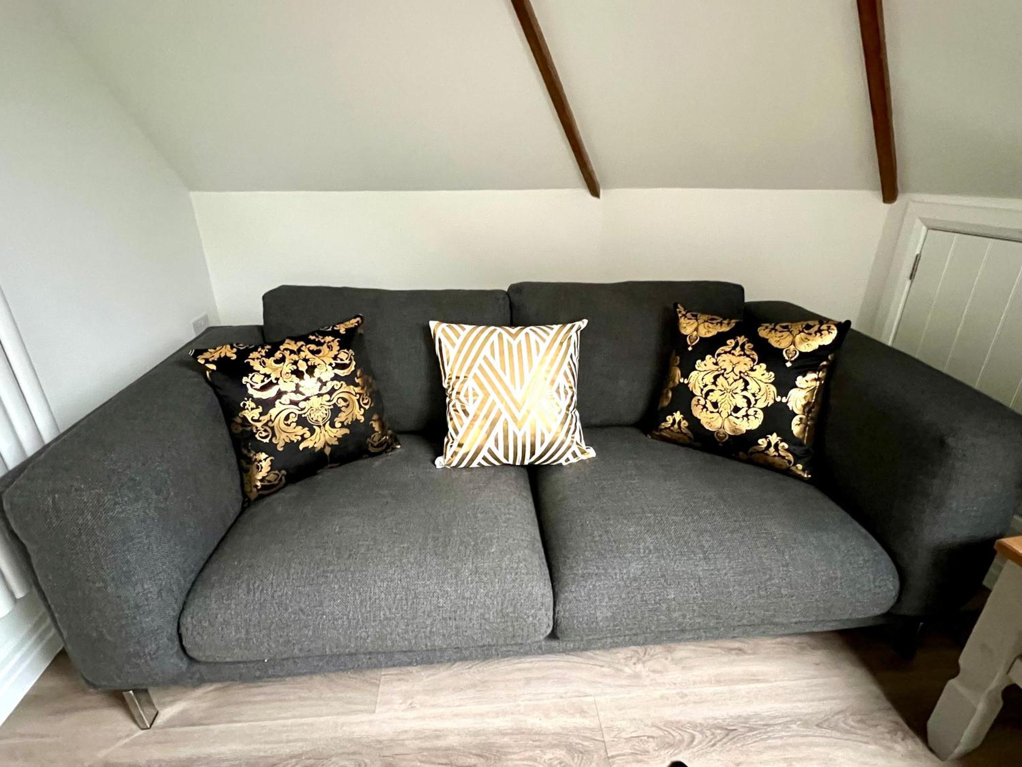 Glastonbury Secret Retreat - 1 Bd Split-Level Apt, Sleeps 3 المظهر الخارجي الصورة