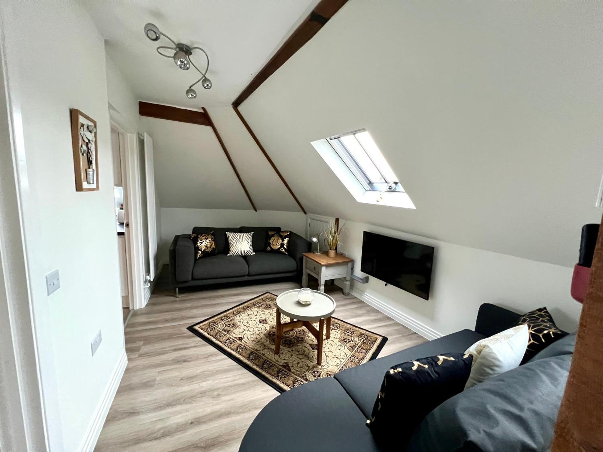 Glastonbury Secret Retreat - 1 Bd Split-Level Apt, Sleeps 3 المظهر الخارجي الصورة