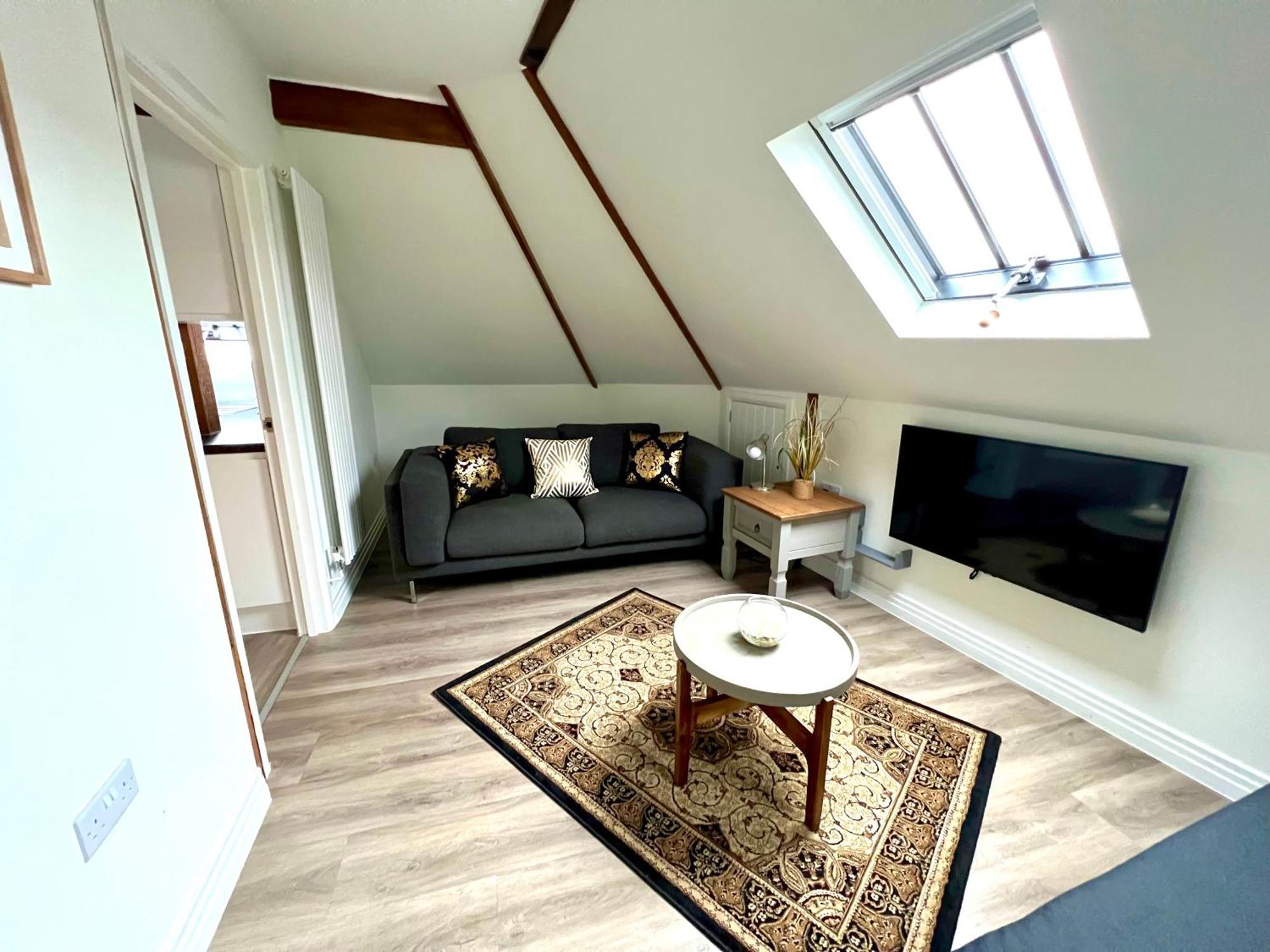 Glastonbury Secret Retreat - 1 Bd Split-Level Apt, Sleeps 3 المظهر الخارجي الصورة